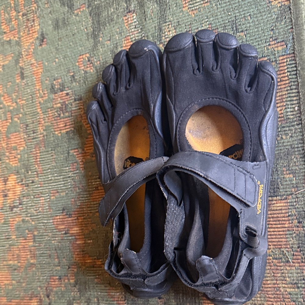 Vibram Black FiveFingers Toe Shoes